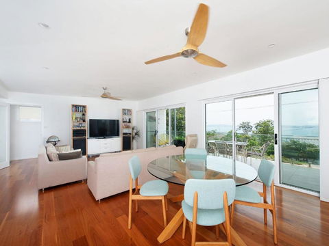 Embracing DutchiesatNelsons Bay - Darwin Holiday 2