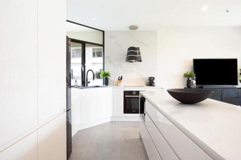 THE HYDEAWAY LUXE HYDE PARK CITY APARTMENT Hosted By LAbode Accommodation - Darwin Holiday 3