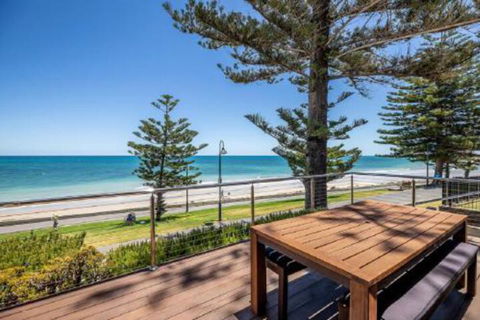 ULTIMA At The Bay Glenelg Absolute Beachfront - Darwin Holiday 4