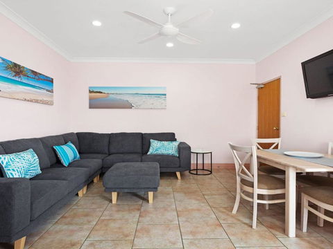 Debra Court 11 - Darwin Holiday 1