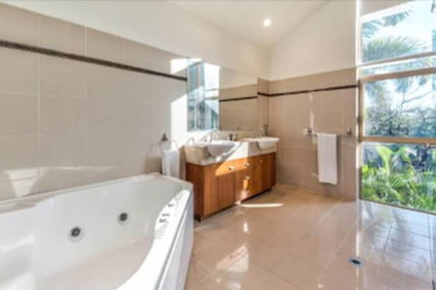 Cooinda Gardens 6 On Hamilton Island - Darwin Holiday 6