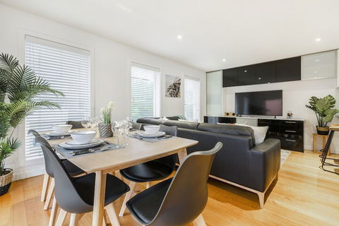Tranquil Townhouse In Port Melbourne - Darwin Holiday 2