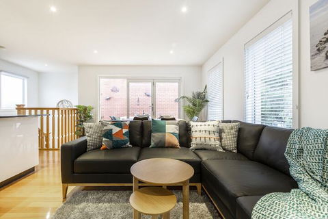 Tranquil Townhouse In Port Melbourne - Darwin Holiday 6