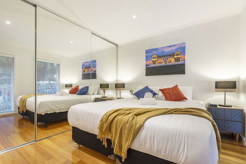 Tranquil Townhouse In Port Melbourne - Darwin Holiday 7
