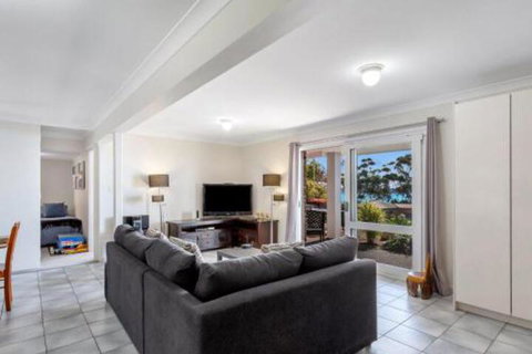 Yenangoon Walking Togetherat Corlette - Darwin Holiday 3