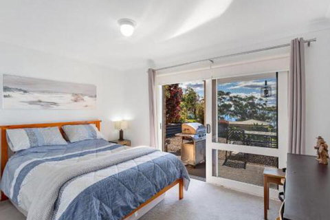 Yenangoon Walking Togetherat Corlette - Darwin Holiday 4