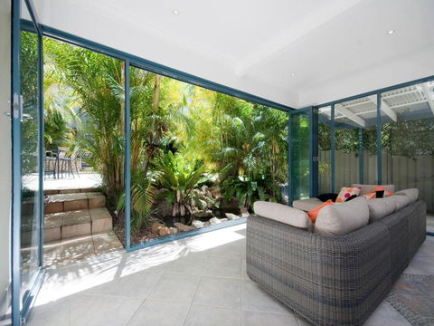 Street Cafe Boutique Accommodationat Nelson Bay - Darwin Holiday 4