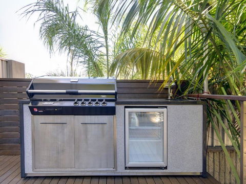 Street Cafe Boutique Accommodationat Nelson Bay - Darwin Holiday 5