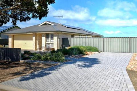 Dragons Rest - Darwin Holiday 0