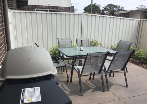 Discover Warilla Bright & Airy Townhouse Near The Beach & Lake - Darwin Holiday 2