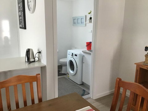 Discover Warilla Bright & Airy Townhouse Near The Beach & Lake - Darwin Holiday 3