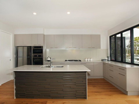 Culbara 23b Modern 5 Bedroom Townhouse On Canal With Plunge Pool Pontoon & Aircon! - Darwin Holiday 3