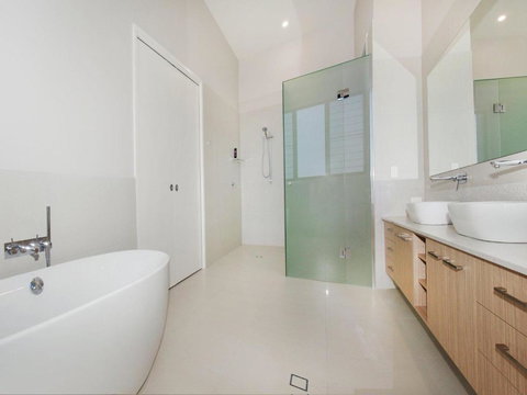 Culbara 23b Modern 5 Bedroom Townhouse On Canal With Plunge Pool Pontoon & Aircon! - Darwin Holiday 5