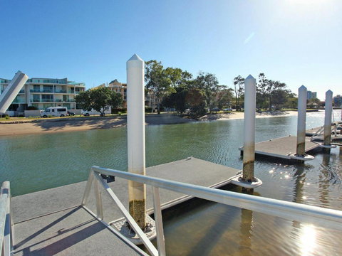 Culbara 23b Modern 5 Bedroom Townhouse On Canal With Plunge Pool Pontoon & Aircon! - Darwin Holiday 6