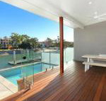 Culbara 23b Modern 5 Bedroom Townhouse on Canal with Plunge Pool Pontoon  Aircon - Darwin Holiday