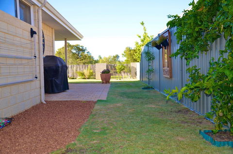Byford House In The Glades - Darwin Holiday 5