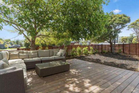 The Heart Of Cosmopolitan Mornington - Darwin Holiday 7