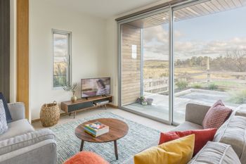 Lightshift Clunes - Darwin Holiday 0