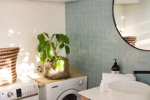 Charming Cottage With Leafy Courtyard - Darwin Holiday 5