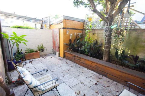 Charming Cottage With Leafy Courtyard - Darwin Holiday 6