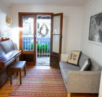 Charming Cottage With Leafy Courtyard - Darwin Holiday