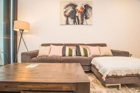 Oud Wood Apartment - Darwin Holiday 5