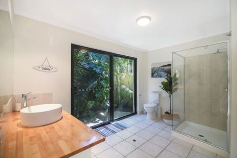 Home Away From Home, 38 Redwood Avenue, Marcus Beach, Noosa Area - Darwin Holiday 5