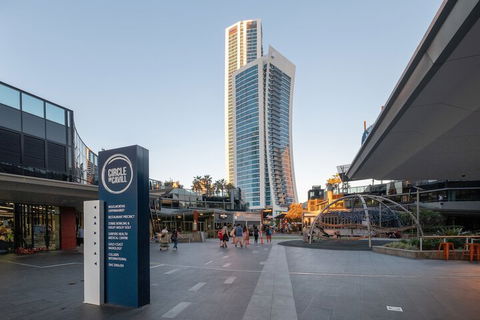 Circle On Cavill Luxury 2 Bedroom Ocean Views - Darwin Holiday 1