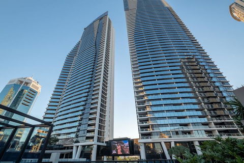 Circle On Cavill Luxury 2 Bedroom Ocean Views - Darwin Holiday 5