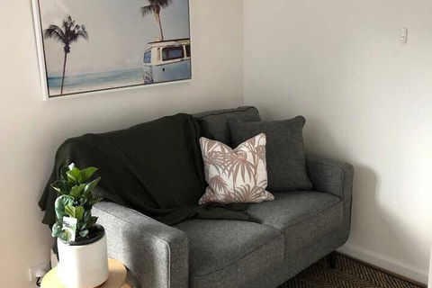 Sun-drenched 1 Bed Studio Apartment In Newtown - Darwin Holiday 3