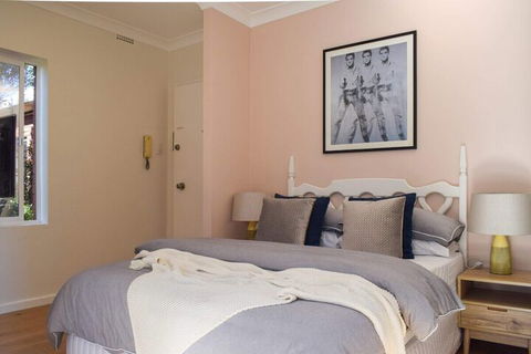 Sun-drenched 1 Bed Studio Apartment In Newtown - Darwin Holiday 1