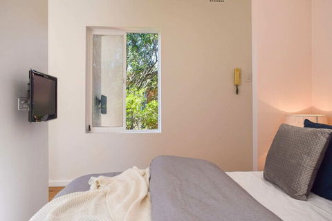 Sun-drenched 1 Bed Studio Apartment In Newtown - Darwin Holiday 5