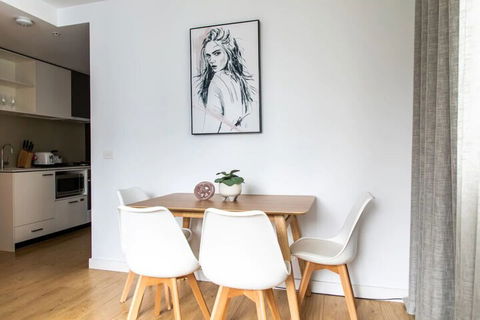 Modern & Trendy 2 Bedroom Apartment In Lovely Southbank - Darwin Holiday 3