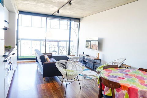 Modern 2BD W / City Views Pool Gym & Rooftop - Darwin Holiday 7