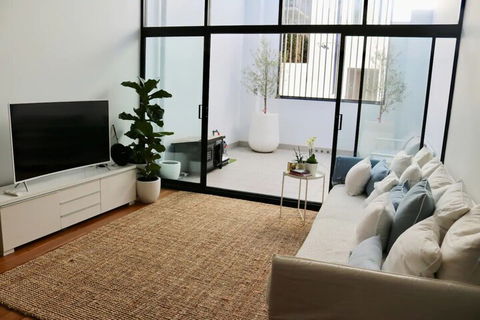 Converted Warehouse With A Local Touch - Darwin Holiday 5