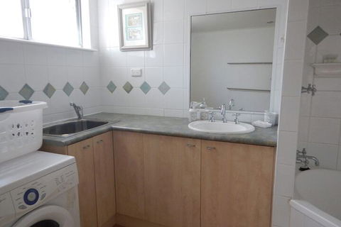 Unit 2 At 4 Pelican Street, Peregian Beach, Noosa Area - Darwin Holiday 2