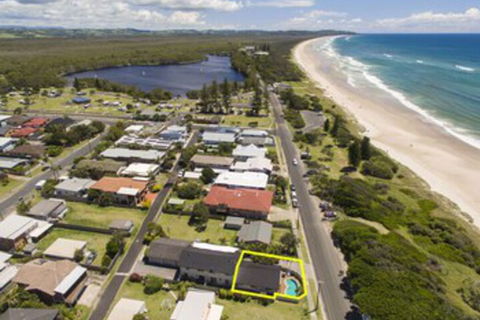 Barefoot - Darwin Holiday 1