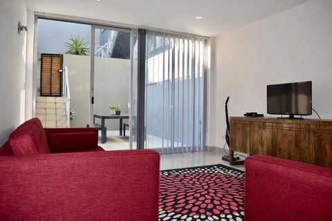 Tranquil 1 Bedroom Apartment With Sunny Courtyard - Darwin Holiday 6