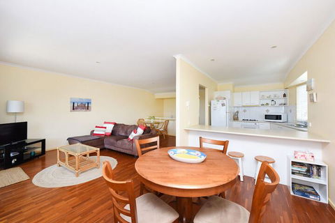 Sunbright 2/5 Petrel Street - Darwin Holiday 3