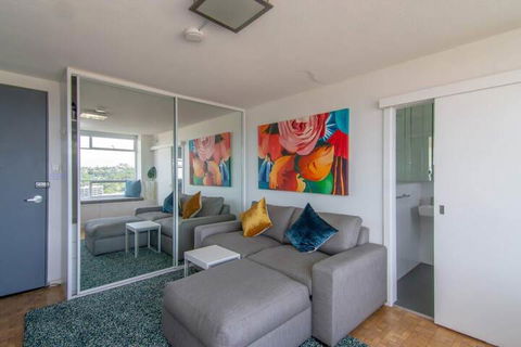 Bright 1 Bedroom Studio With Amazing City Views - Darwin Holiday 1