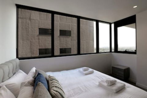 Fantastic 2BD Apt In Melbournes Southbank! - Darwin Holiday 0