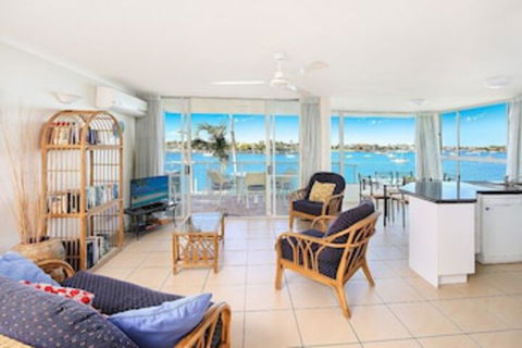 Amazing Waterfront Views Sunshine Coast H330 - Darwin Holiday 0