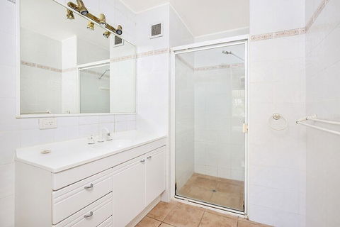 Amazing Waterfront Views Sunshine Coast H330 - Darwin Holiday 3