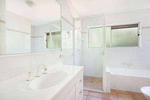 Amazing Waterfront Views Sunshine Coast H330 - Darwin Holiday 5