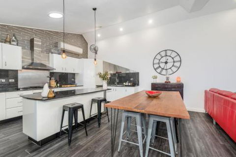 Urban Chic 3 BR House In Wickham - Darwin Holiday 2