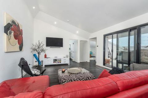 Urban Chic 3 BR House In Wickham - Darwin Holiday 6