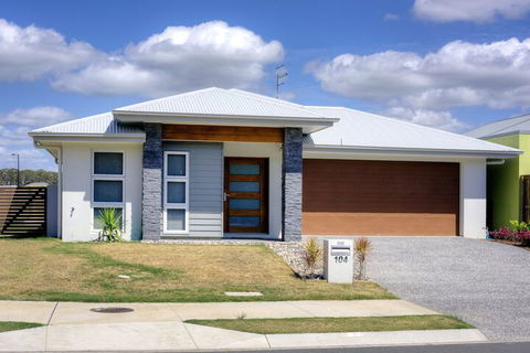 Pet Friendly, New House Peregian Breeze Drive, Peregian Beach - Darwin Holiday 2