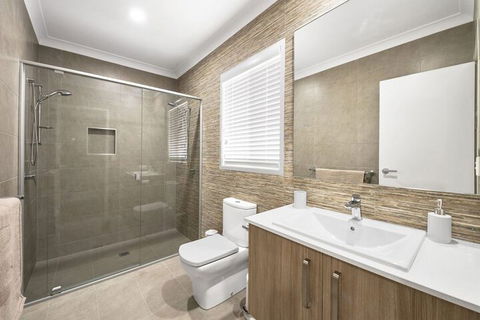 Pet Friendly, New House Peregian Breeze Drive, Peregian Beach - Darwin Holiday 7