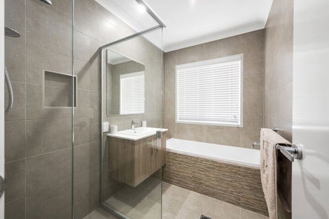 Pet Friendly, New House Peregian Breeze Drive, Peregian Beach - Darwin Holiday 6