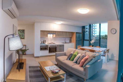 Incredible Riverside Apartment In Brisbane - Darwin Holiday 7